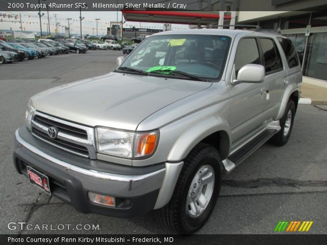 2000 Toyota 4Runner SR5 in Millennium Silver Metallic