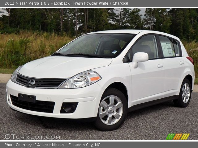 2012 Nissan versa white #4