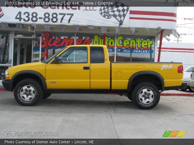 2003 Chevrolet S10 LS Extended Cab 4x4 in Yellow
