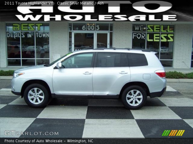 2011 Toyota Highlander V6 in Classic Silver Metallic