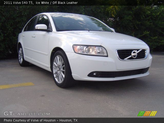 2011 Volvo S40 T5 in Ice White