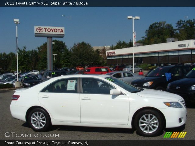 2011 Toyota Camry XLE in Super White