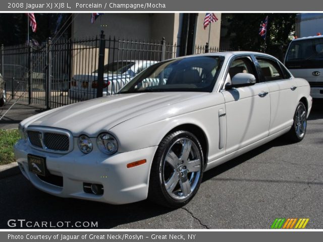 2008 Jaguar XJ XJ8 L in Porcelain