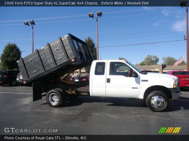2006 Ford F350 Super Duty XL SuperCab 4x4 Chassis in Oxford White