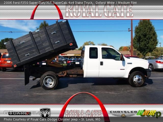 2006 Ford F350 Super Duty XLT SuperCab 4x4 Stake Truck in Oxford White