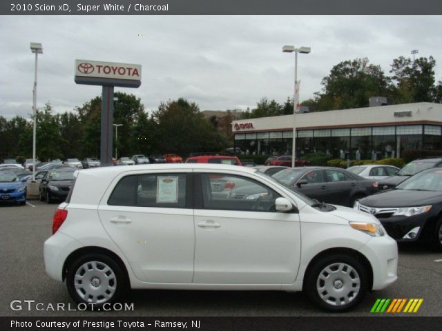 2010 Scion xD  in Super White