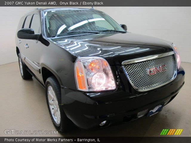 2007 GMC Yukon Denali AWD in Onyx Black