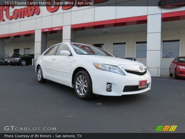 2010 Toyota Camry Hybrid in Super White