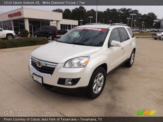 2010 Saturn Outlook XE in White Diamond Tricoat