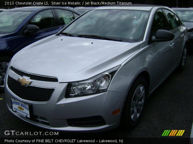 2013 Chevrolet Cruze LS in Silver Ice Metallic