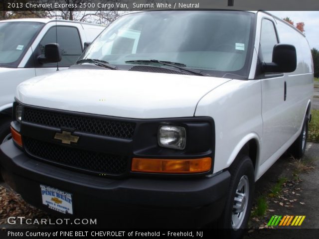 2013 Chevrolet Express 2500 Cargo Van in Summit White