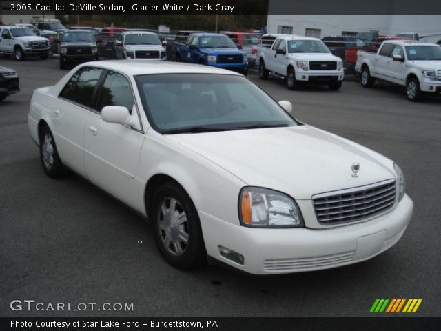 2005 Cadillac DeVille Sedan in Glacier White