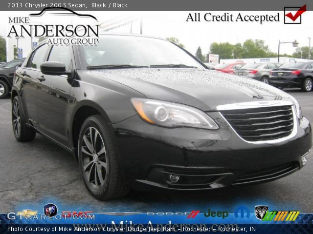 2013 Chrysler 200 S Sedan in Black