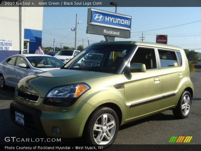 2010 Kia Soul + in Alien Green