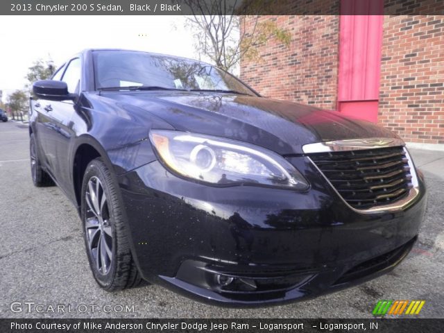 2013 Chrysler 200 S Sedan in Black