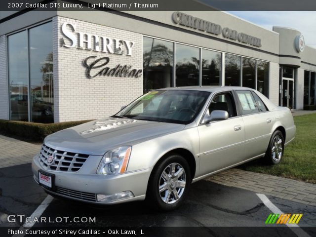 2007 Cadillac DTS Luxury in Light Platinum