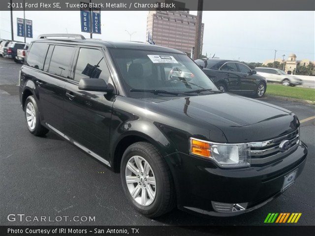 2011 Ford Flex SE in Tuxedo Black Metallic