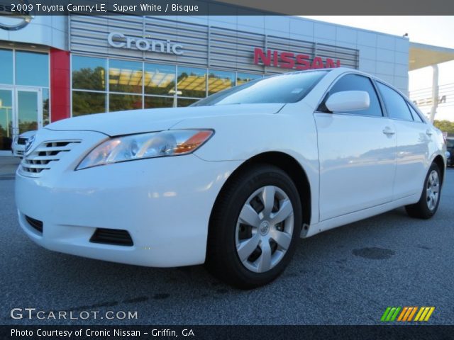 2009 Toyota Camry LE in Super White