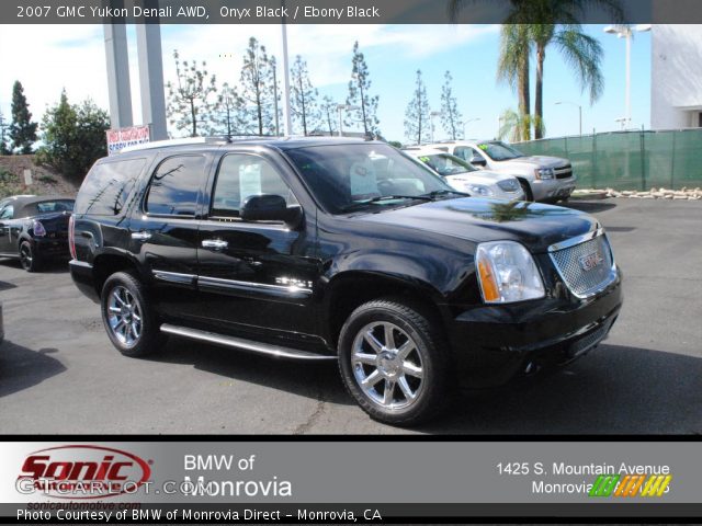 2007 GMC Yukon Denali AWD in Onyx Black