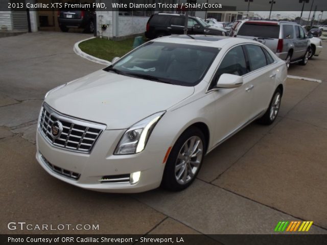 2013 Cadillac XTS Premium FWD in White Diamond Tricoat