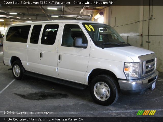 2009 Ford E Series Van E150 XLT Passenger in Oxford White