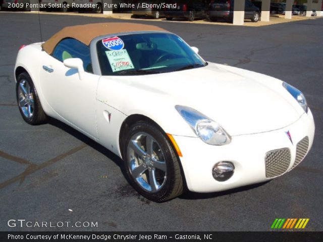 2009 Pontiac Solstice Roadster in Pure White