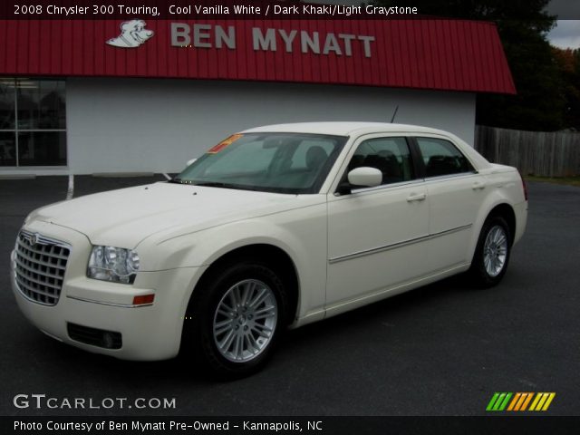 2008 Chrysler 300 Touring in Cool Vanilla White