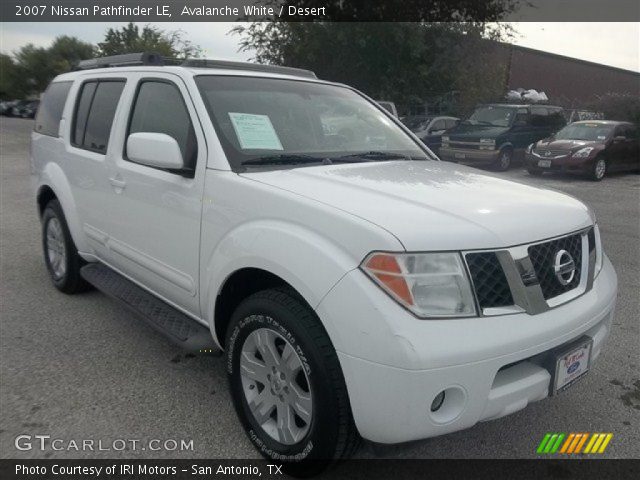 2007 Nissan Pathfinder LE in Avalanche White
