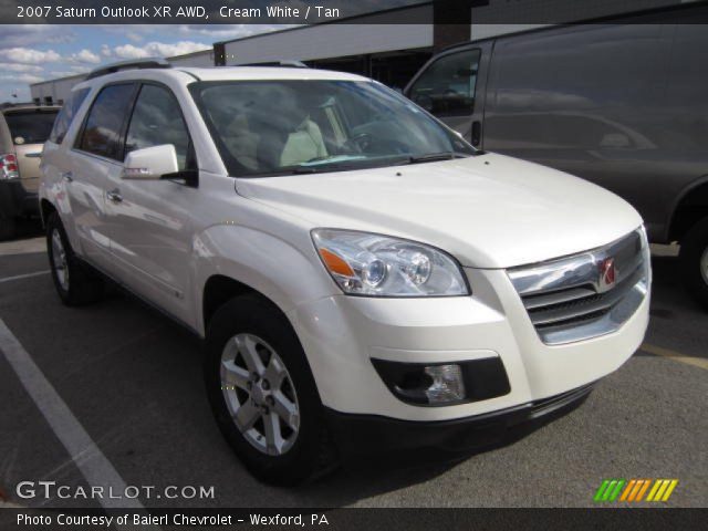 2007 Saturn Outlook XR AWD in Cream White