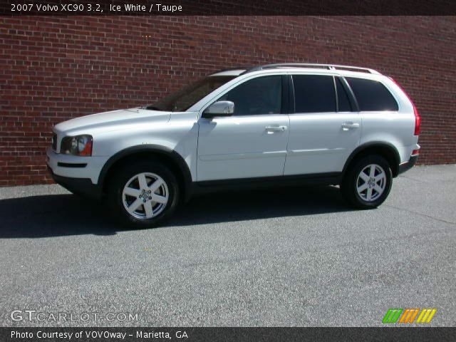 2007 Volvo XC90 3.2 in Ice White