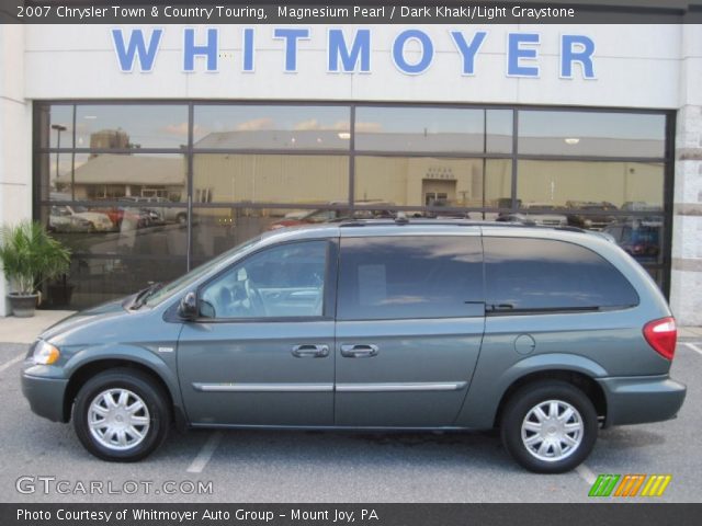 2007 Chrysler Town & Country Touring in Magnesium Pearl