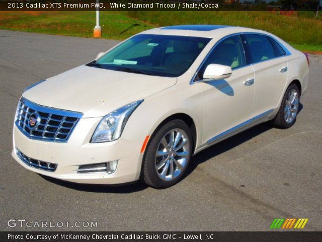 2013 Cadillac XTS Premium FWD in White Diamond Tricoat