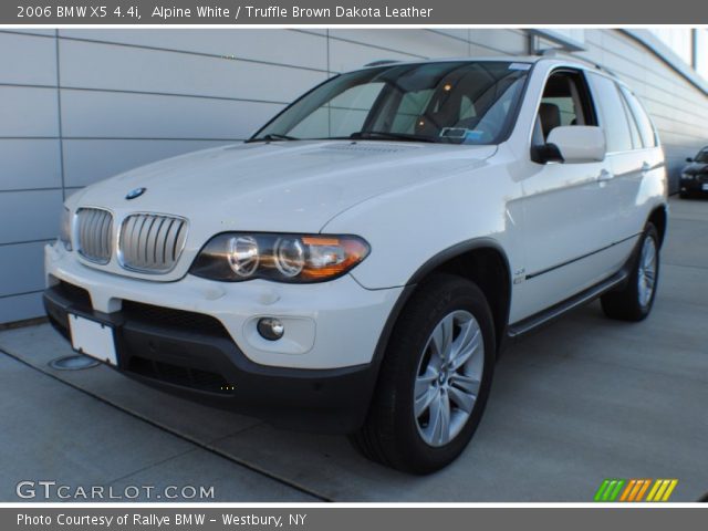 2006 BMW X5 4.4i in Alpine White
