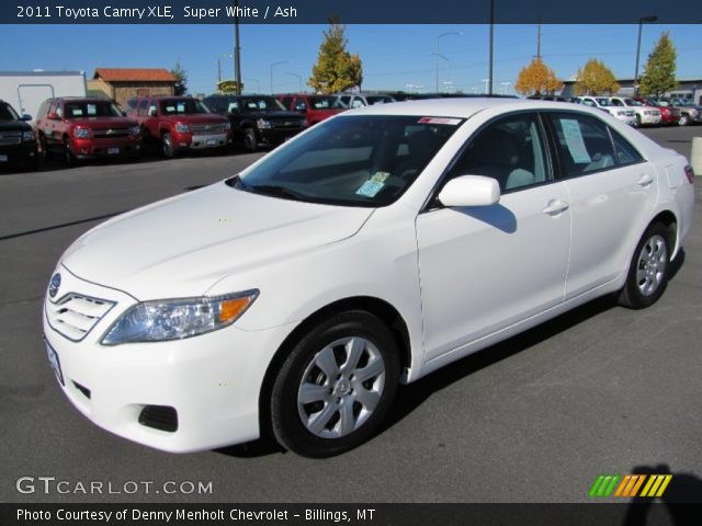 2011 Toyota Camry XLE in Super White