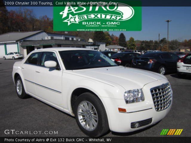2009 Chrysler 300 Touring in Cool Vanilla White