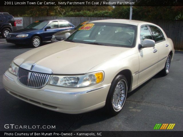 2001 Lincoln Town Car Cartier in Ivory Parchment Tri Coat