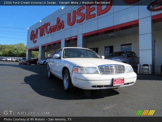 2000 Ford Crown Victoria LX Sedan in Vibrant White