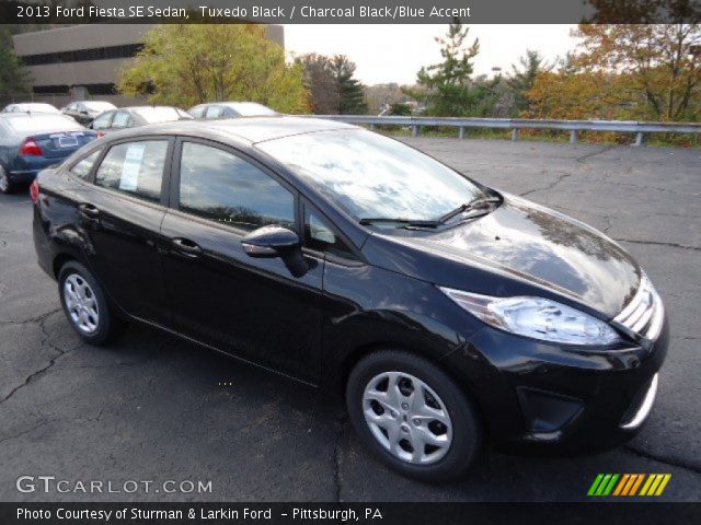 2013 Ford Fiesta SE Sedan in Tuxedo Black