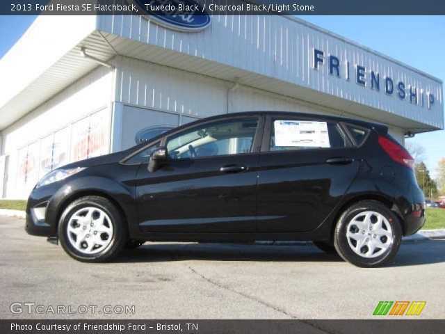 2013 Ford Fiesta SE Hatchback in Tuxedo Black