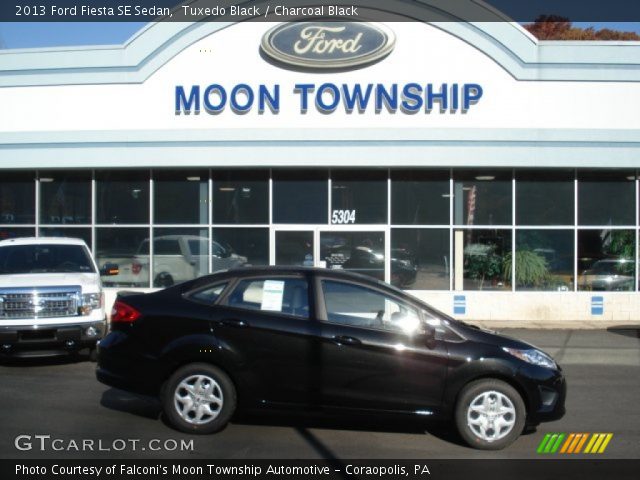 2013 Ford Fiesta SE Sedan in Tuxedo Black