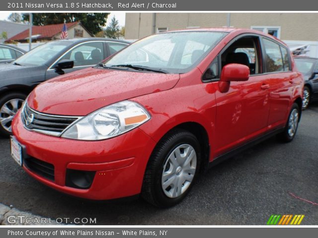 2011 Nissan versa hatchback red #4