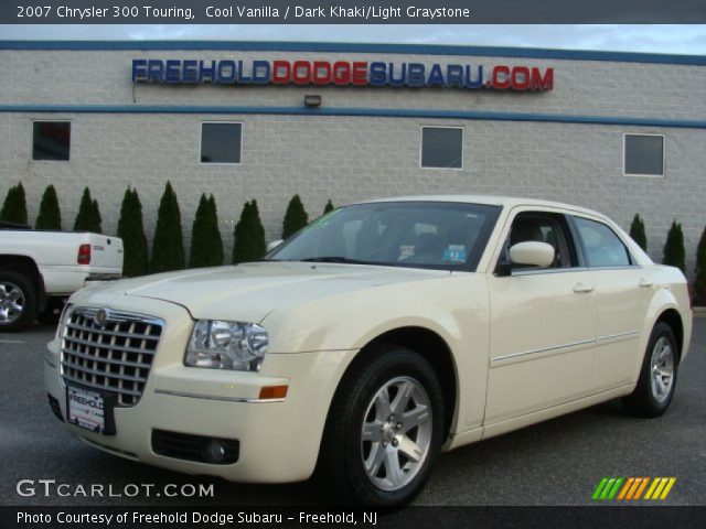 2007 Chrysler 300 Touring in Cool Vanilla