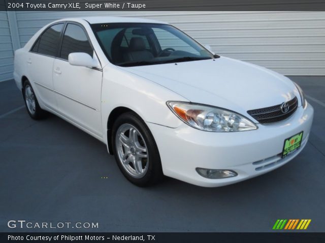 2004 Toyota Camry XLE in Super White