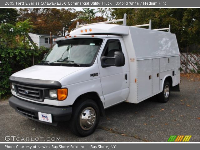 2005 Ford E Series Cutaway E350 Commercial Utility Truck in Oxford White
