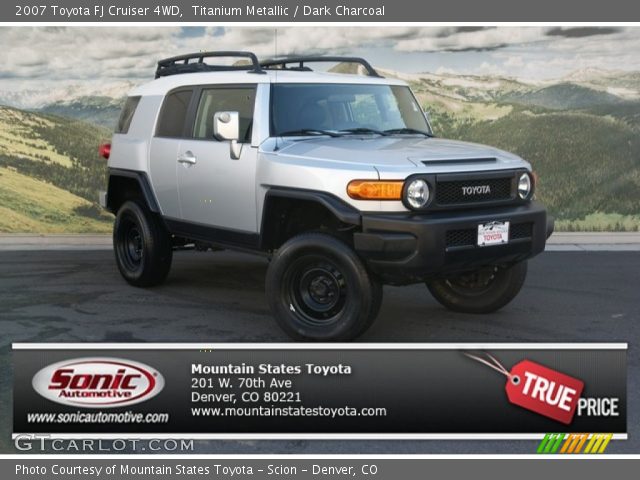 2007 Toyota FJ Cruiser 4WD in Titanium Metallic