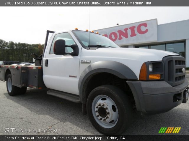 2005 Ford F550 Super Duty XL Crew Cab Chassis Utility in Oxford White
