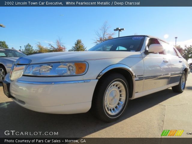 2002 Lincoln Town Car Executive in White Pearlescent Metallic