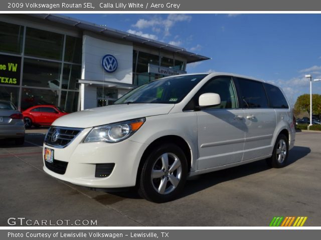2009 Volkswagen Routan SEL in Calla Lilly White