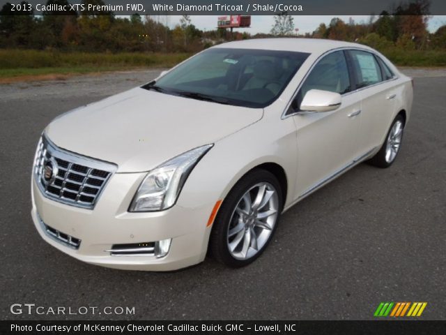 2013 Cadillac XTS Premium FWD in White Diamond Tricoat