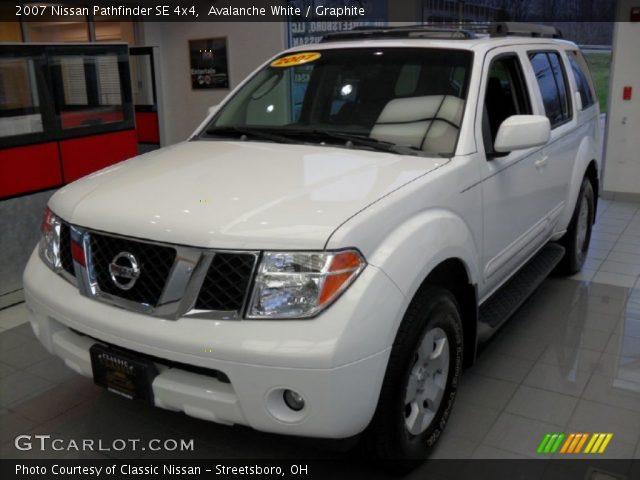 2007 Nissan Pathfinder SE 4x4 in Avalanche White